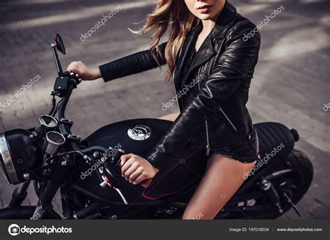 Top 99+ imagen biker girl outfit - Abzlocal.mx