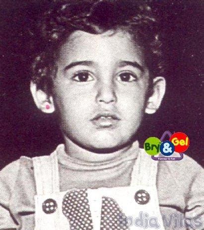 Akshay Kumar Childhood picture. | CelebritiesCouples