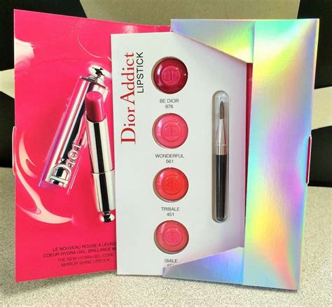 We love lipstick samples!! ️ 💄 http://www.freebiehunter.org/lipstick ...