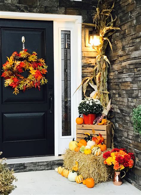 20+ Outdoor Decorations For Fall - DECOOMO