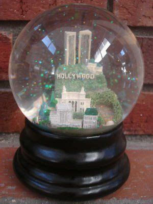 saks-fifth-avenue-musical-snow-globe-hollywood_160577399428.jpg (JPEG ...