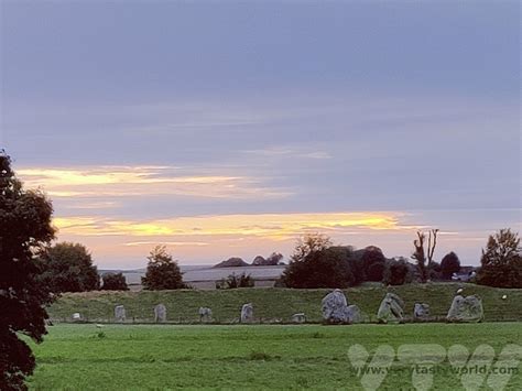 Avebury Stone Circle vs Stonehenge - Very Tasty World