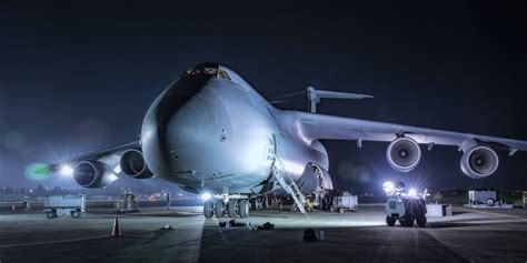 Unconventional Method Used by the US to Load Its Largest Plane: C-5 Galaxy.