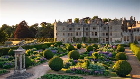 Inside the painterly walled garden of a 16th-century Wiltshire castle ...