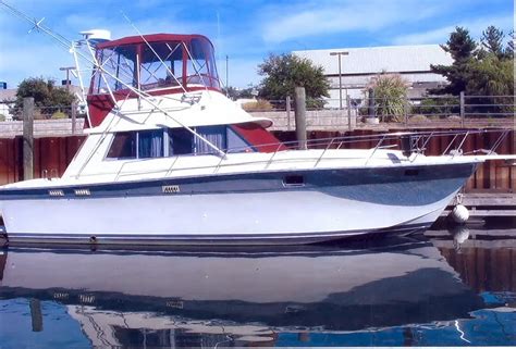 Silverton Boats: Express Cruisers, Aft Cabin & Convertible Yachts