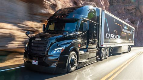 2019 CES Las Vegas: world premiere of the new Freightliner Cascadia ...