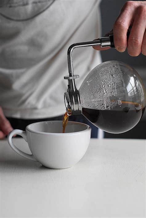 How to Use Siphon Coffee Maker: Your Step by Step Guide - CoffeeSphere