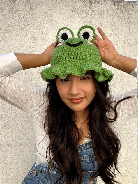 Frog bucket hat | Etsy