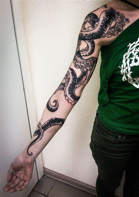 tentaculos de pulpo tattoo en brazo - Búsqueda de Google in 2020 ...