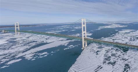 Here's an awesome 360-degree look at Mackinac Bridge in winter