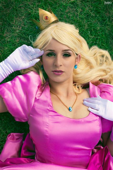 Princess Peach Cat Cosplay