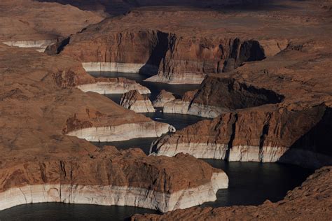 Lake Powell Water Level Stagnates Despite Rain - Newsweek