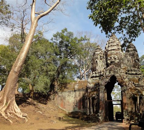 Asisbiz Angkor Wat style architecture North Gate Jan 2010 01