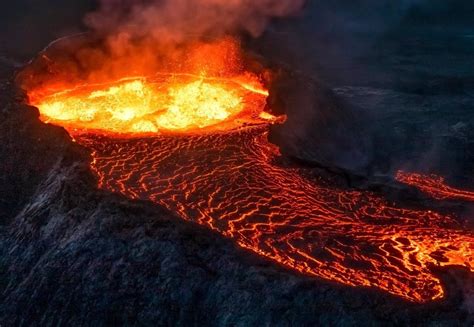 Magma observado tomando una ruta inesperada bajo los volcanes