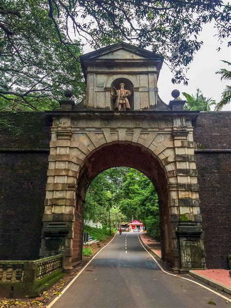 Heritage Walk : Churches of Old Goa – The Bum who Travels