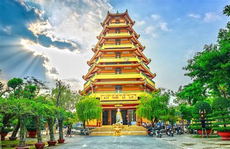 9 of Vietnam's Most Beautiful Temples | Wanderlust