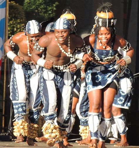 Traditional dress of Benin | Traditional dresses, African love, African ...