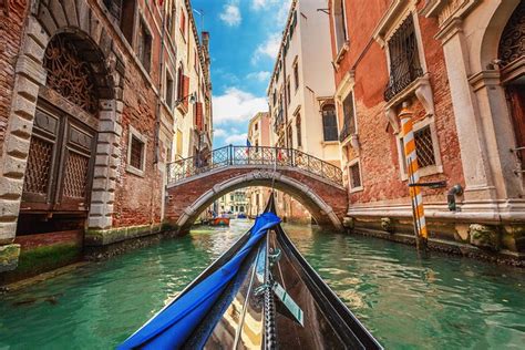 Gondola in Venice | TheList.Travel