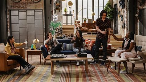 Watch iCarly Season 1 Episode 1: iStart Over - Full show on Paramount Plus