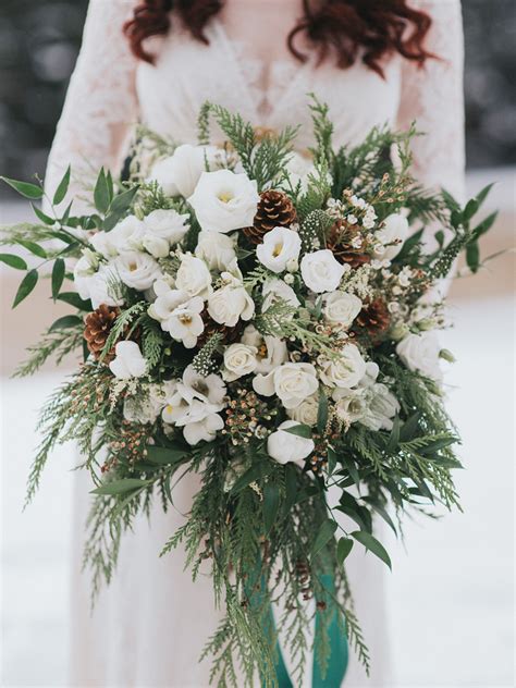 27 Winter Wedding Bouquet Ideas That Are Chic Yet Festive