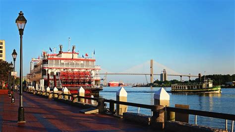 11 Photos That Will Make You Fall in Love With River Street - Savannah ...