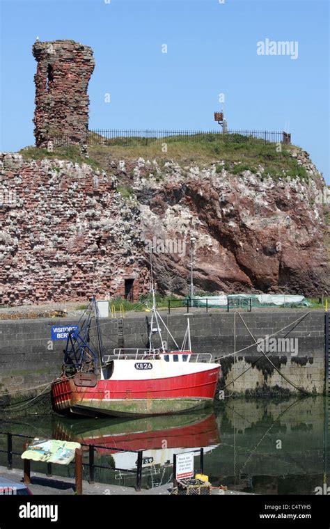 Dunbar Castle ruins and Victoria Harbour, Dunbar, East Lothian ...