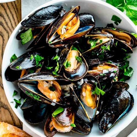 Simple Steamed Mussels with Garlic - Healthy Seasonal Recipes