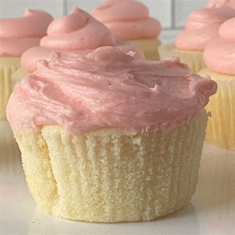 Copycat Magnolia Bakery Cupcakes Recipe - Scrambled Chefs