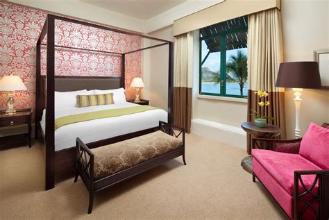 Luxury Waikiki Hotel Rooms - Waikiki Suites | Royal Hawaiian Resort