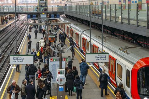 Ten Interesting Facts about the District Line - Londontopia