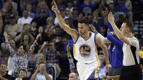 Warriors' Stephen Curry wins second straight NBA MVP award - ABC7 Chicago