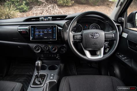 2018 Toyota HiLux SR review – PerformanceDrive