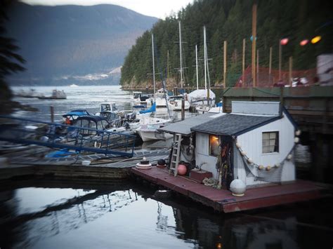 Bowen Island Marina in Snug Cove - Bowen Island