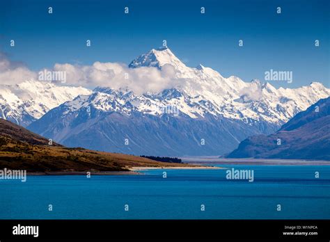 Lake Pukaki and Mt Cook (Aoraki), Mount Cook National Park, South ...