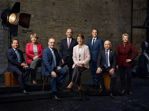 Bundesratsfoto 2023 - Bundesratsfoto: Regierung markiert Einigkeit und ...