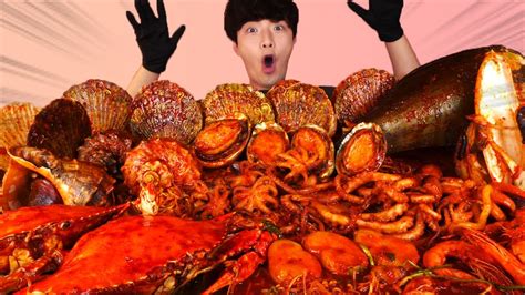 Seafood Boil Mukbang - Queen Mukbang Dungeness Crab Seafood Boil ...