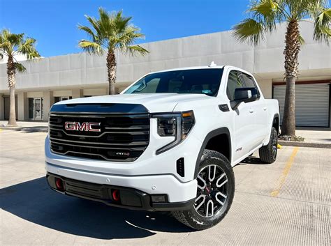 GMC SIERRA AT4 2023 BLANCA – JM Automotriz