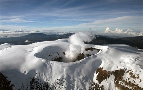 El volcán Nevado del Ruiz no va a hacer erupción “en cuestión de horas ...