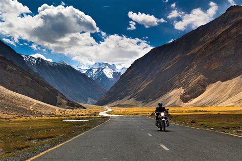 Leh Ladakh Bike Trip (Complete Guide) For Bikers – Swan Tours