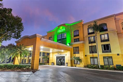 La Quinta Inn & Suites by Wyndham Tampa North I-75 | Tampa, FL Hotels