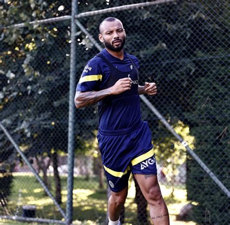 Joao Pedro in training today : r/FenerbahceSK