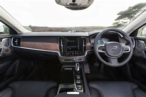 Volvo V90 Recharge T6 hybrid interior & comfort | DrivingElectric