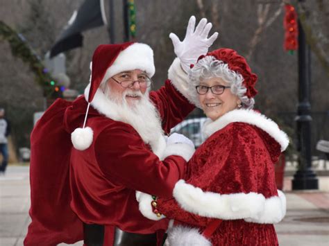 The REAL Santa Claus Lives Near Grand Rapids and We Have His 2022 ...