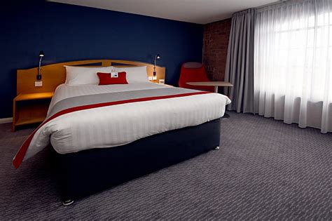 HOLIDAY INN EXPRESS LIVERPOOL - ROYAL ALBERT DOCK, AN IHG HOTEL $197 ...