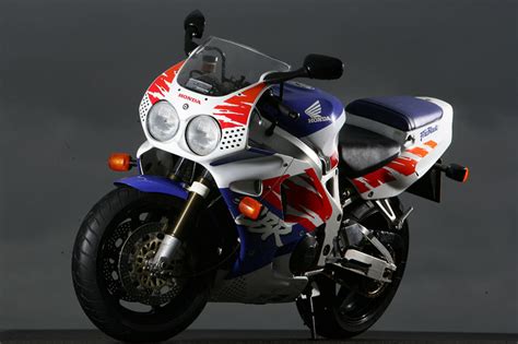 1992 Honda Fireblade CBR900RR | Visordown