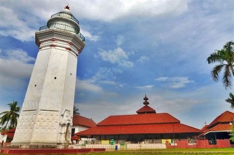 7 Bukti Peninggalan Kerajaan Banten, Danau Tasikardi hingga Istana ...