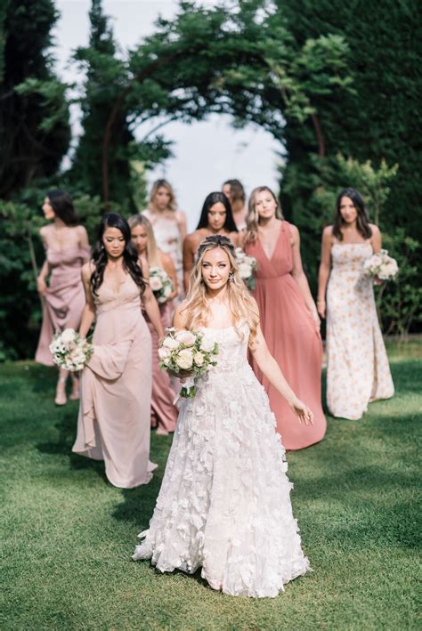 Villa Cimbrone Wedding Filled with Greenery and a Large Flower Arch ⋆ ...