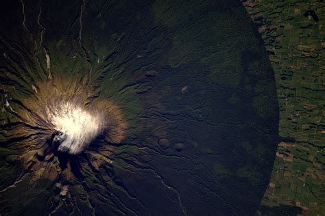 Taranaki | The Taranaki volcano in New Zealand is a perfect … | Flickr