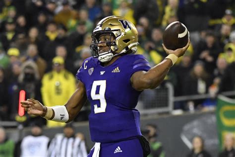 UW football stars return to finish what they started | HeraldNet.com