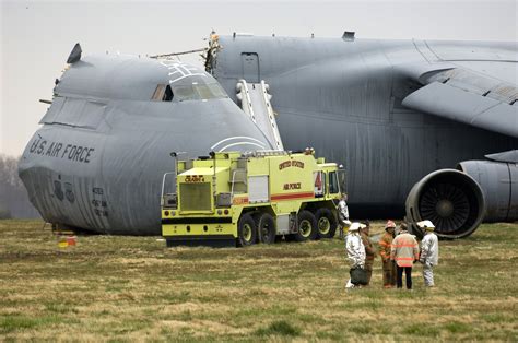 17 Airmen survive Dover C-5 crash > Air Force > Article Display